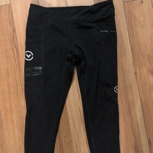 Virus Capri workout pant with side pockets